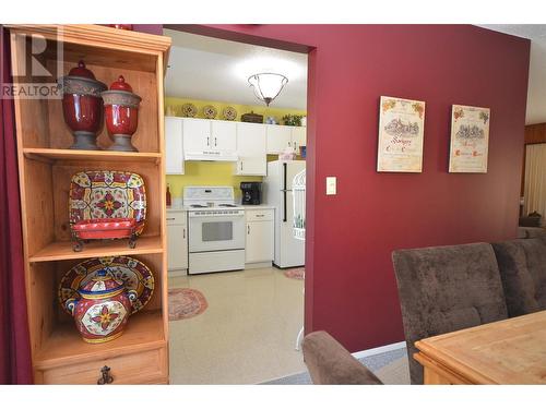 1602 43 Street, Vernon, BC - Indoor Photo Showing Kitchen