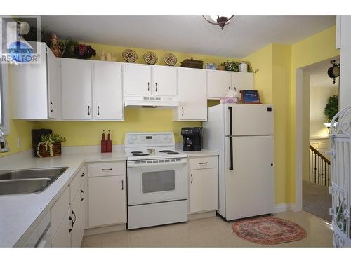 1602 43 Street, Vernon, BC - Indoor Photo Showing Kitchen With Double Sink