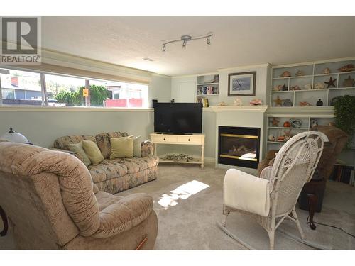 1602 43 Street, Vernon, BC - Indoor Photo Showing Living Room With Fireplace