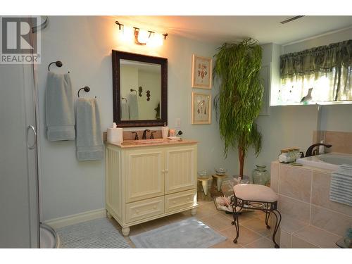 1602 43 Street, Vernon, BC - Indoor Photo Showing Bathroom