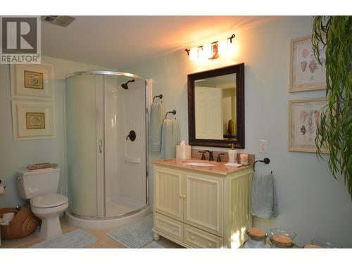 1602 43 Street, Vernon, BC - Indoor Photo Showing Bathroom