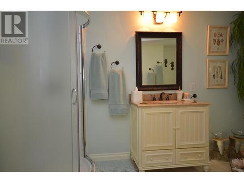 1602 43 Street, Vernon, BC - Indoor Photo Showing Bathroom