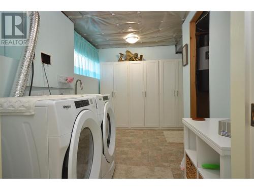 1602 43 Street, Vernon, BC - Indoor Photo Showing Laundry Room