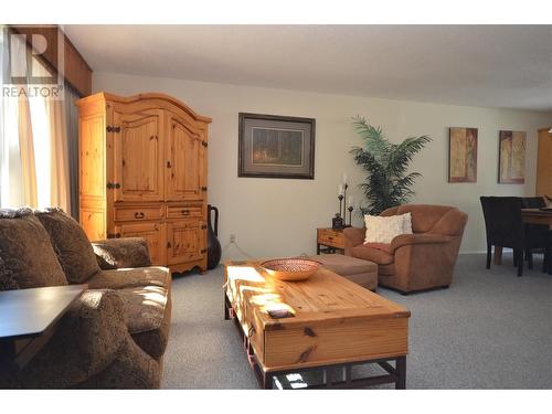 1602 43 Street, Vernon, BC - Indoor Photo Showing Living Room