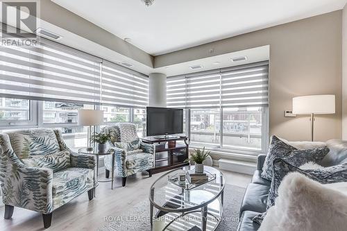 303 - 8 Ann Street, Mississauga, ON - Indoor Photo Showing Living Room