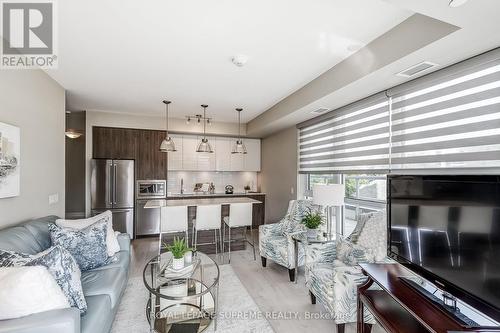 303 - 8 Ann Street, Mississauga, ON - Indoor Photo Showing Living Room