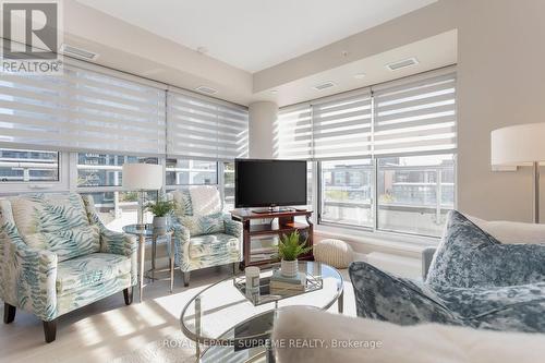 303 - 8 Ann Street, Mississauga, ON - Indoor Photo Showing Living Room