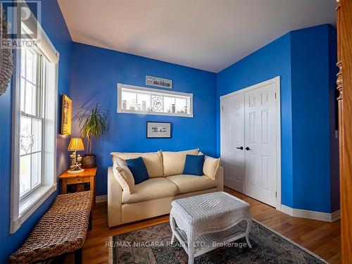 4 Mariner'S Lane, Fort Erie, ON - Indoor Photo Showing Living Room