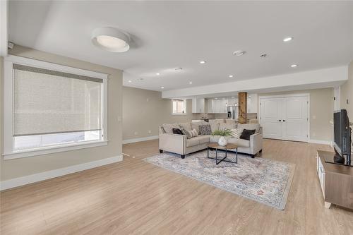 2562 Tuscany Drive, West Kelowna, BC - Indoor Photo Showing Living Room