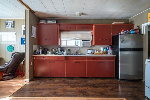 3620 Sage Avenue, Armstrong, BC - Indoor Photo Showing Kitchen With Double Sink