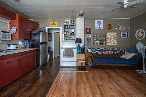 3620 Sage Avenue, Armstrong, BC - Indoor Photo Showing Kitchen