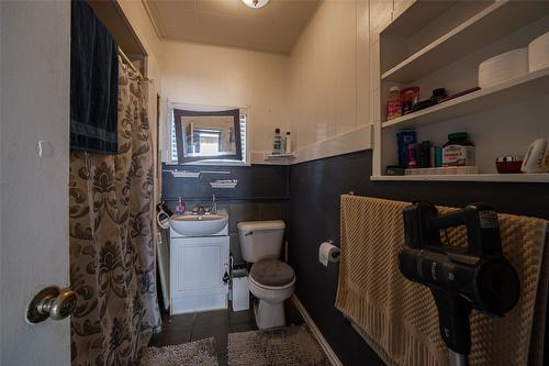 3620 Sage Avenue, Armstrong, BC - Indoor Photo Showing Bathroom