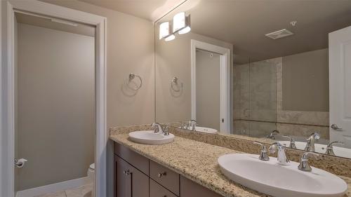 202-600 Sarsons Road, Kelowna, BC - Indoor Photo Showing Bathroom