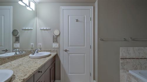 202-600 Sarsons Road, Kelowna, BC - Indoor Photo Showing Bathroom