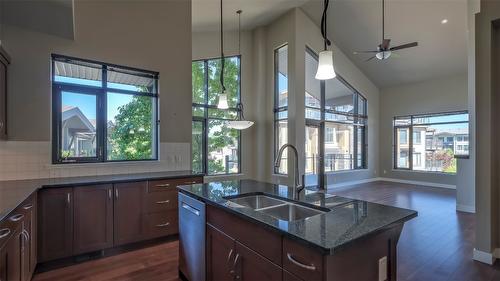 202-600 Sarsons Road, Kelowna, BC - Indoor Photo Showing Kitchen With Double Sink