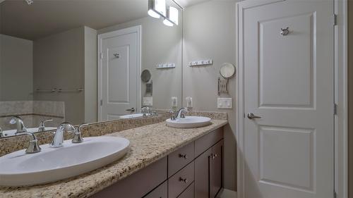 202-600 Sarsons Road, Kelowna, BC - Indoor Photo Showing Bathroom