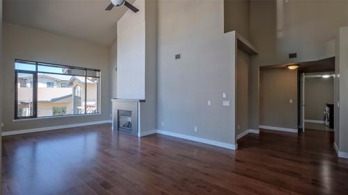 202-600 Sarsons Road, Kelowna, BC - Indoor Photo Showing Other Room With Fireplace