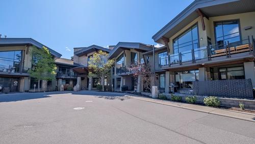 202-600 Sarsons Road, Kelowna, BC - Outdoor With Facade