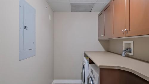 202-600 Sarsons Road, Kelowna, BC - Indoor Photo Showing Laundry Room