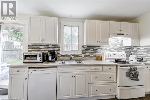 185 Simcoe Street E, Hamilton, ON - Indoor Photo Showing Kitchen