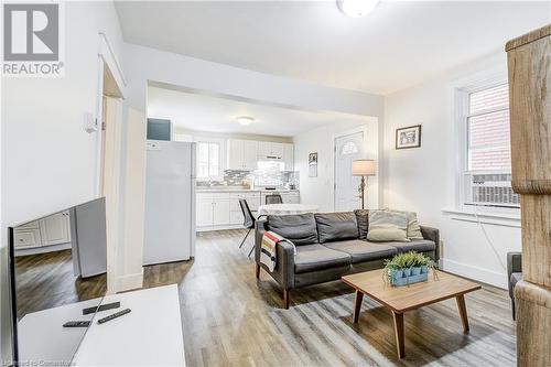 185 Simcoe Street E, Hamilton, ON - Indoor Photo Showing Living Room