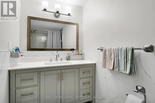 43 Finsbury Crescent, London, ON - Indoor Photo Showing Bathroom