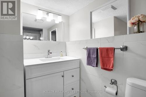 43 Finsbury Crescent, London, ON - Indoor Photo Showing Bathroom