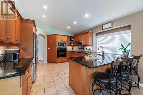 4117 Gallaghers Boulevard S, Kelowna, BC - Indoor Photo Showing Kitchen