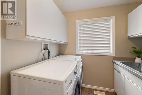 4117 Gallaghers Boulevard S, Kelowna, BC - Indoor Photo Showing Laundry Room