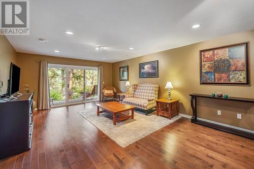 4117 Gallaghers Boulevard S, Kelowna, BC - Indoor Photo Showing Living Room