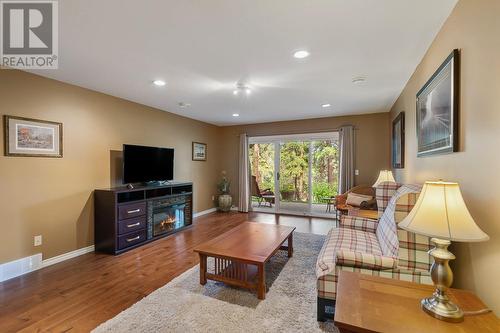 4117 Gallaghers Boulevard S, Kelowna, BC - Indoor Photo Showing Living Room