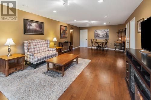 4117 Gallaghers Boulevard S, Kelowna, BC - Indoor Photo Showing Living Room