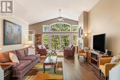 4117 Gallaghers Boulevard S, Kelowna, BC - Indoor Photo Showing Living Room