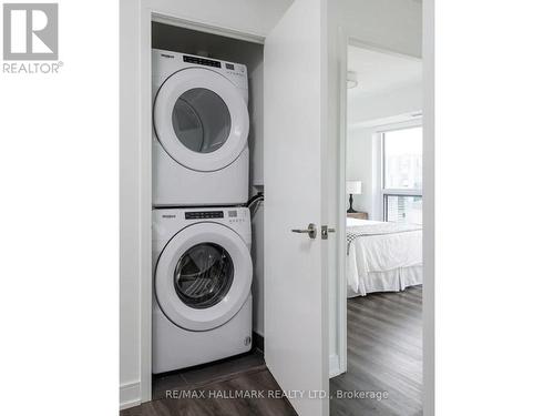 1605 - 20 Samuel Wood Way, Toronto, ON - Indoor Photo Showing Laundry Room