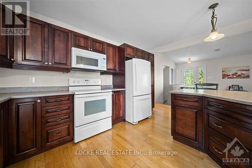 24 Marquette Street, Clarence-Rockland, ON - Indoor Photo Showing Kitchen