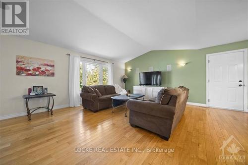 24 Marquette Street, Clarence-Rockland, ON - Indoor Photo Showing Living Room