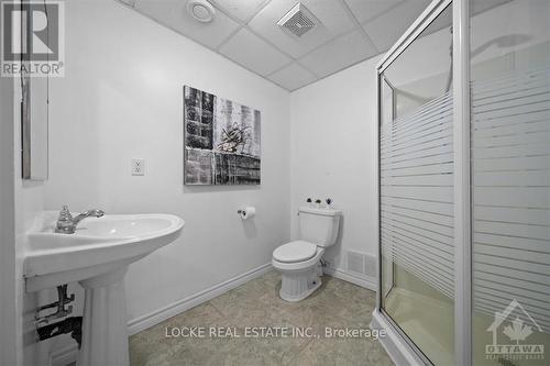 24 Marquette Street, Clarence-Rockland, ON - Indoor Photo Showing Bathroom