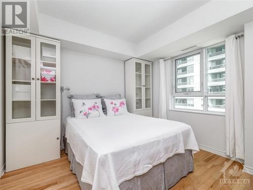 445 Laurier Avenue W Unit#605, Ottawa, ON - Indoor Photo Showing Bedroom