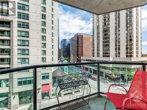 445 Laurier Avenue W Unit#605, Ottawa, ON - Outdoor With Balcony