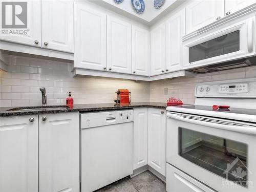 445 Laurier Avenue W Unit#605, Ottawa, ON - Indoor Photo Showing Kitchen