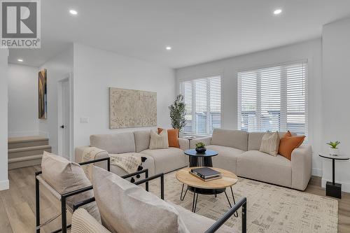 2835 Canyon Crest Drive Unit# 19, West Kelowna, BC - Indoor Photo Showing Living Room