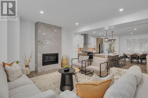 2835 Canyon Crest Drive Unit# 19, West Kelowna, BC - Indoor Photo Showing Living Room With Fireplace