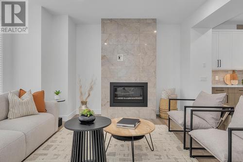 2835 Canyon Crest Drive Unit# 19, West Kelowna, BC - Indoor Photo Showing Living Room With Fireplace