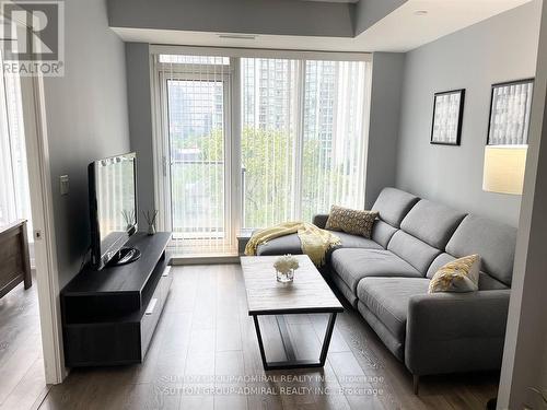 701 - 28 Avondale Avenue, Toronto, ON - Indoor Photo Showing Living Room