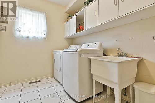 493 Sandalwood Court, Oshawa, ON - Indoor Photo Showing Laundry Room