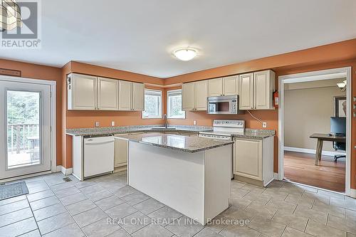 493 Sandalwood Court, Oshawa, ON - Indoor Photo Showing Kitchen