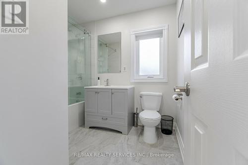 60 Bramhall Circle, Brampton, ON - Indoor Photo Showing Bathroom