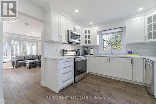 60 Bramhall Circle, Brampton, ON - Indoor Photo Showing Kitchen With Upgraded Kitchen