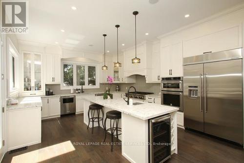 375 Arden Crescent, Burlington, ON - Indoor Photo Showing Kitchen With Double Sink With Upgraded Kitchen