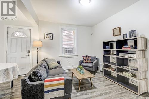 185 Simcoe Street E, Hamilton, ON - Indoor Photo Showing Living Room